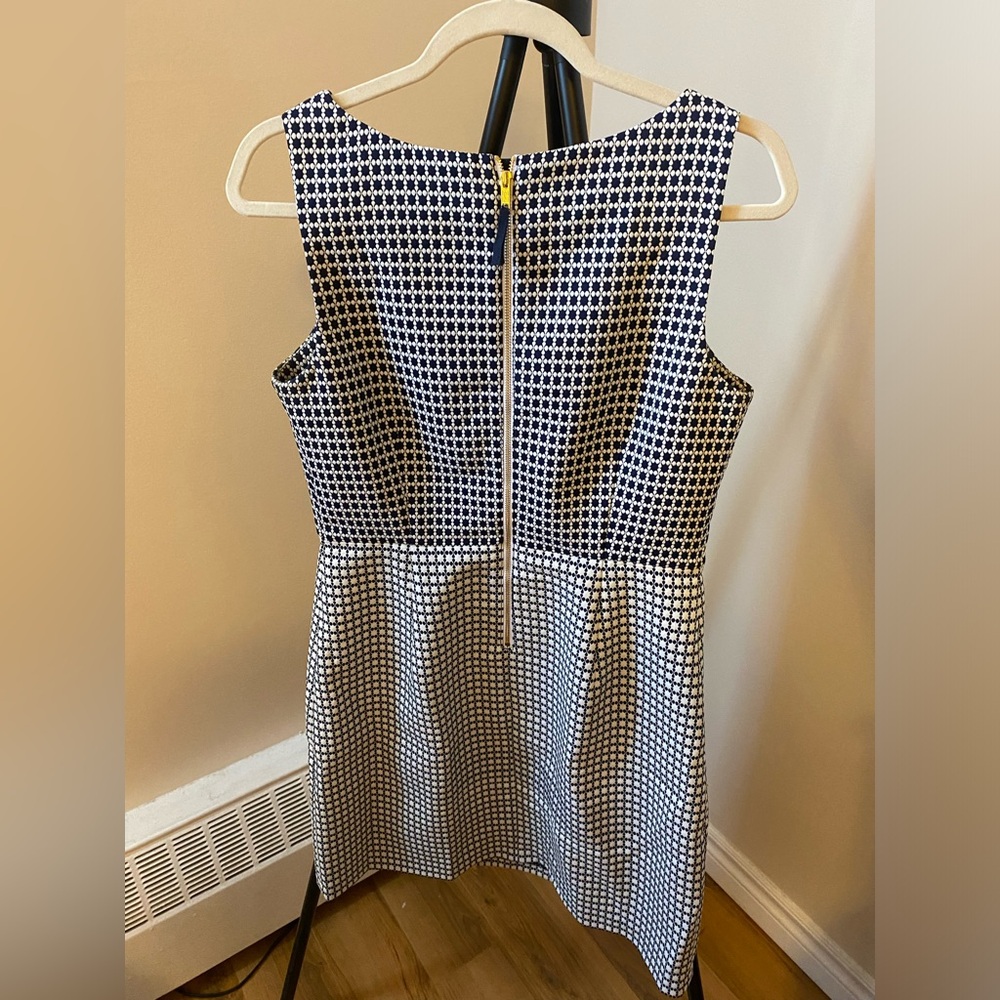 TOMMY HILFIGER- SIZE 8